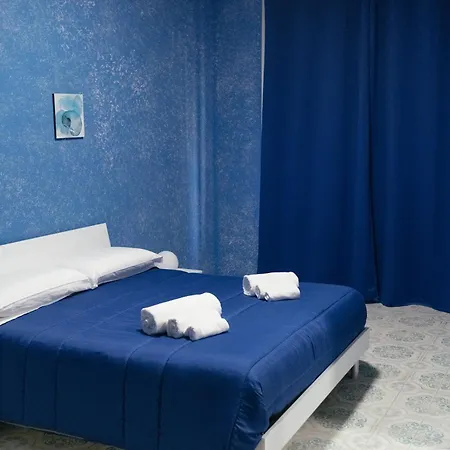 Bed and Breakfast Domus Aurea Relax Σαλέρνο