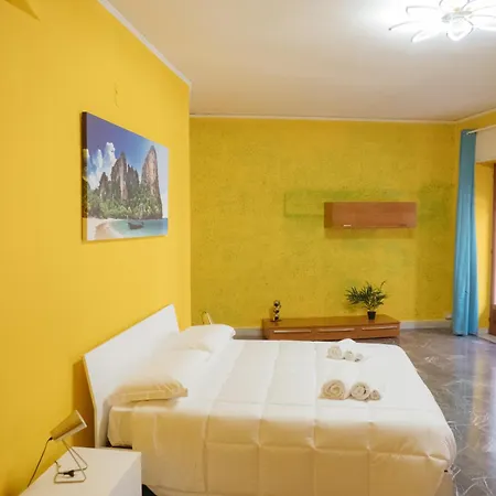 Domus Aurea Relax Bed and Breakfast Σαλέρνο