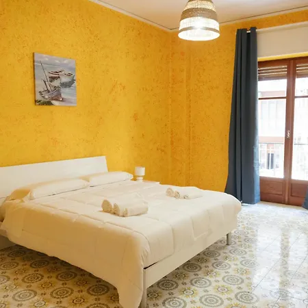 Domus Aurea Relax Bed and Breakfast Σαλέρνο